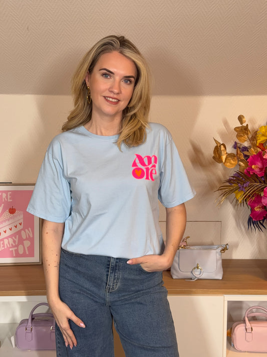 T-SHIRT AMORE LICHT BLAUW