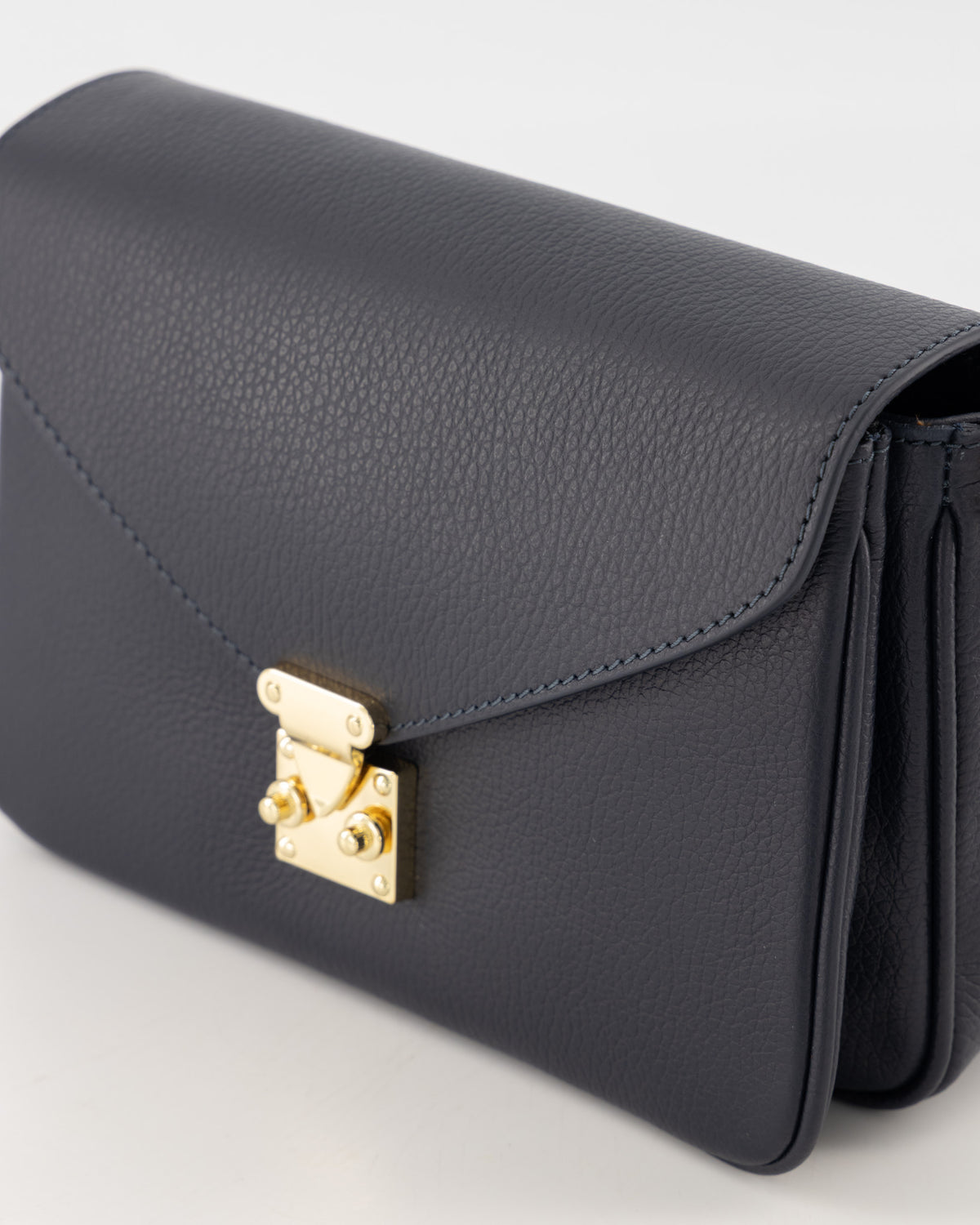 TAS ESTHER CLASSIC DONKER BLAUW Kinaofashionboutique