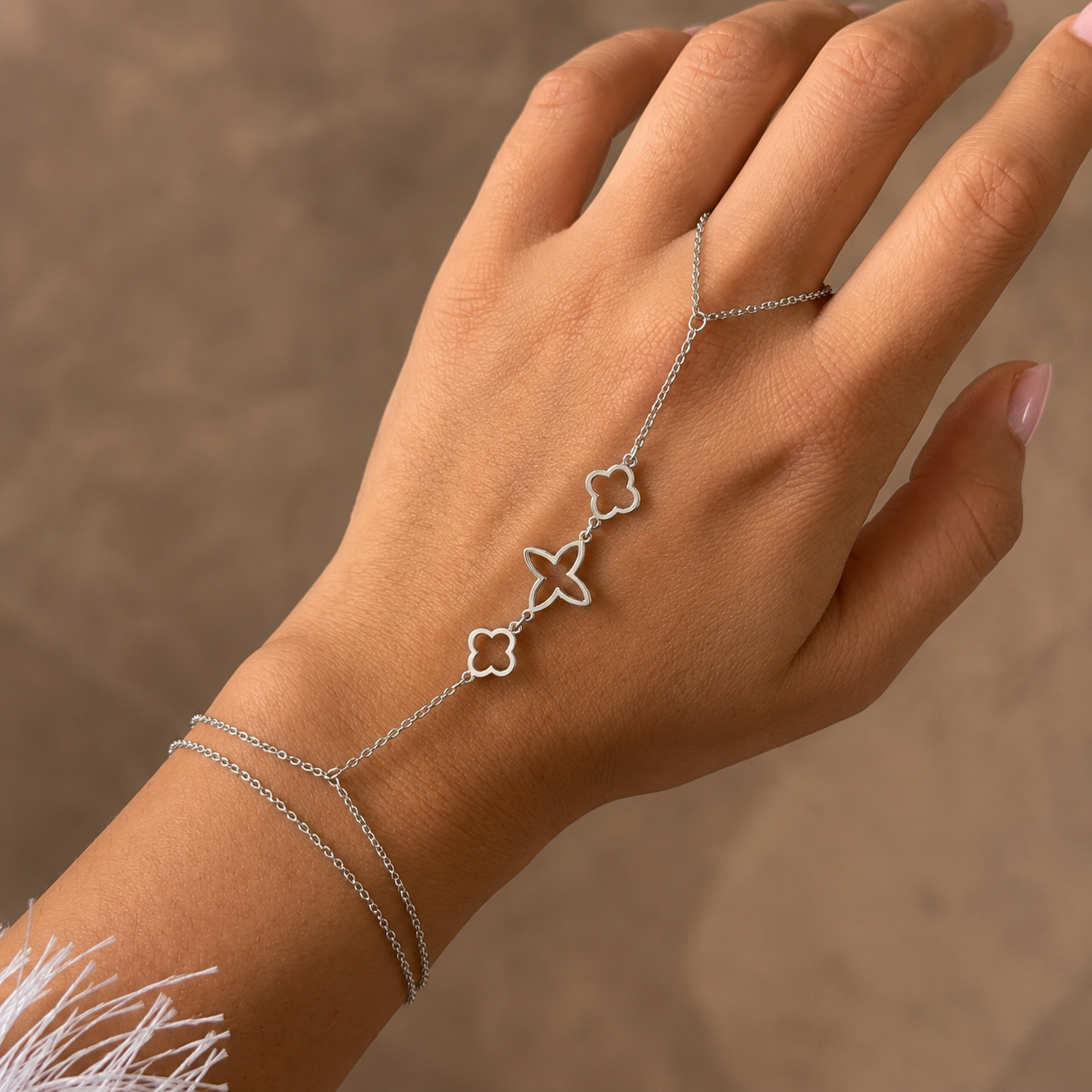 ARMBAND HANDCHAIN BLOOM ZILVER
